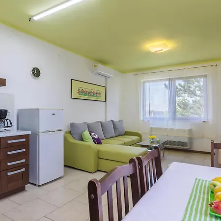 1 Bedroom Pet Friendly In Labin *